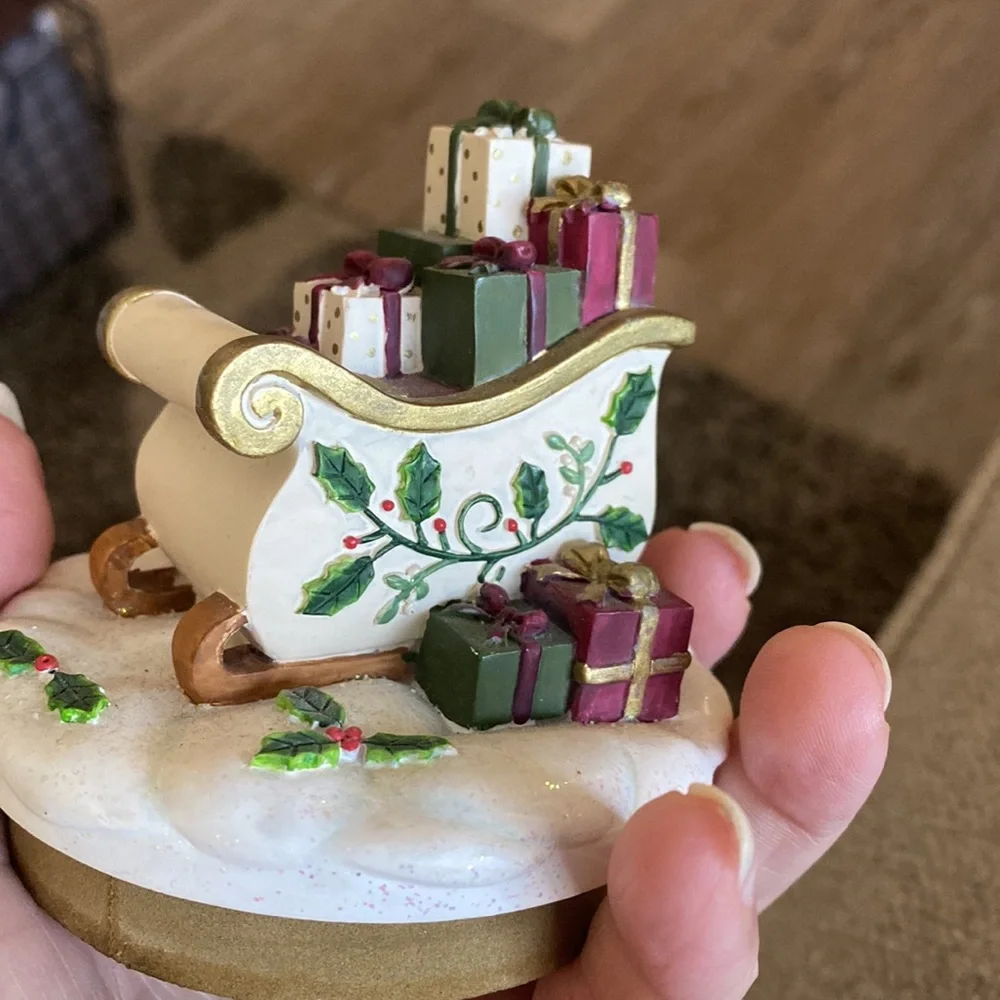 New Set of 2 Yankee Candle Christmas Jar Toppers Santa Sleigh 1045659